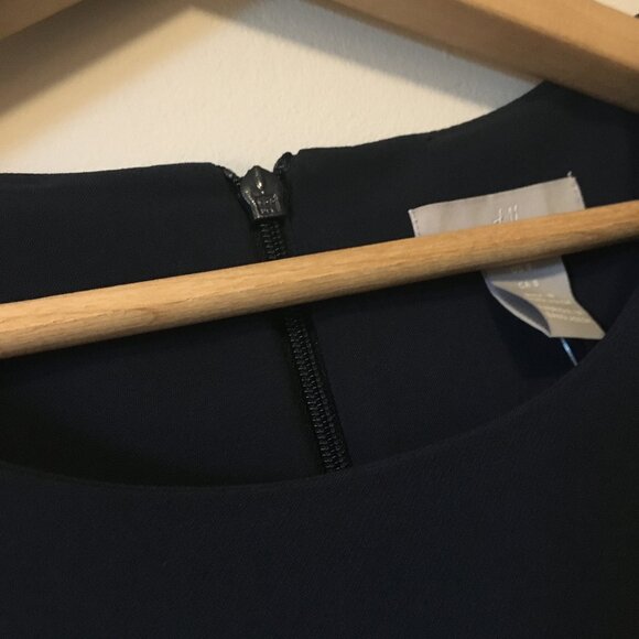 NWT H&M Dark Navy Blue Fit & Flare Pleated Cap Sleeve Dress - Picture 8 of 16